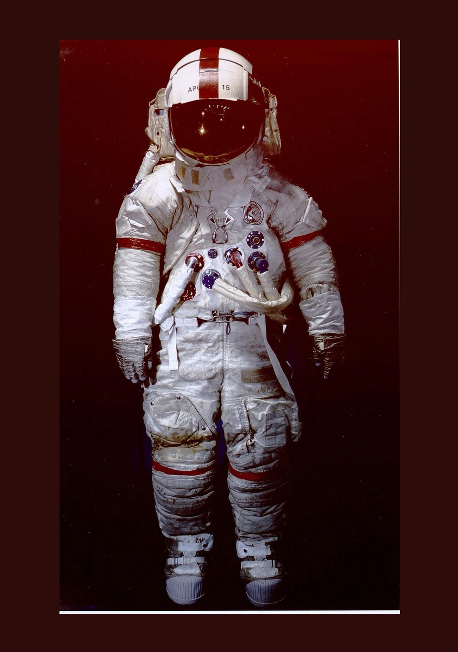 Smithsonian catalog photograph of David Scott's Apollo 15 A7-LB pressure suit on a stand against a dark red backdrop